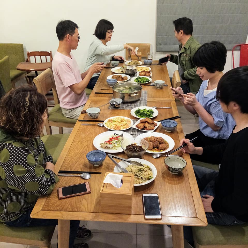 餐廳周五主廚之夜客人用餐情形